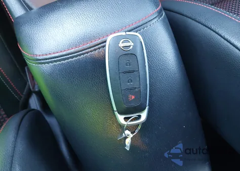 2025 Nissan Kicks Sr Intelligent Awd z USA, uszkodzony, nr VIN 3N8AP6DBXSL356061